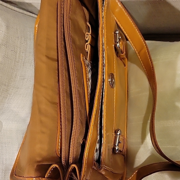 Giani Bernini leather shoulder bag euc - Picture 5 of 6